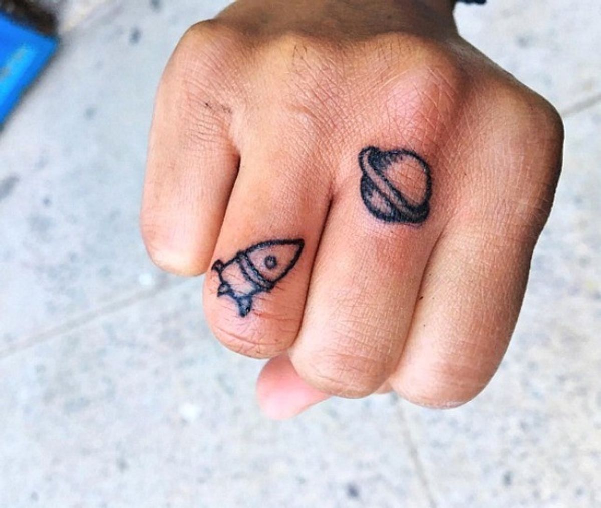 15 Delicate Finger Tats That Will Make You Want to Get Inked ASAP