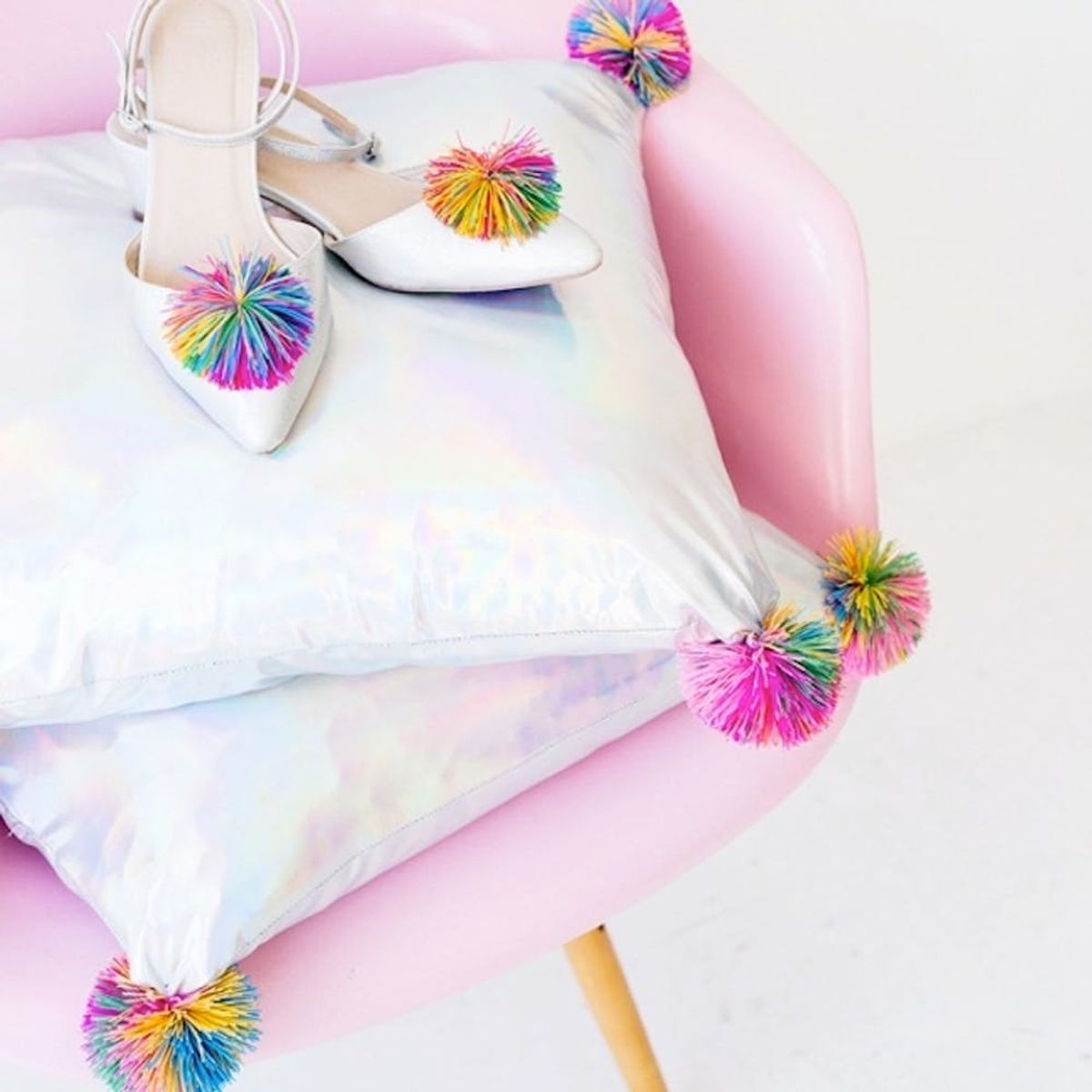 16 DIY Pillows to Update Your Spring Decor