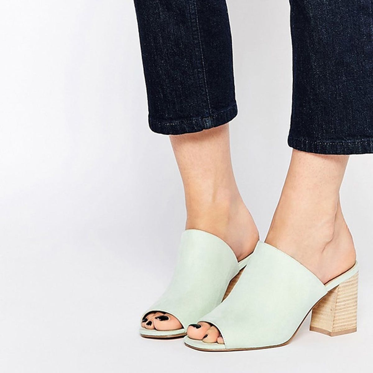 This Lazy Girl Shoe Trend Is Blowing Up for Spring
