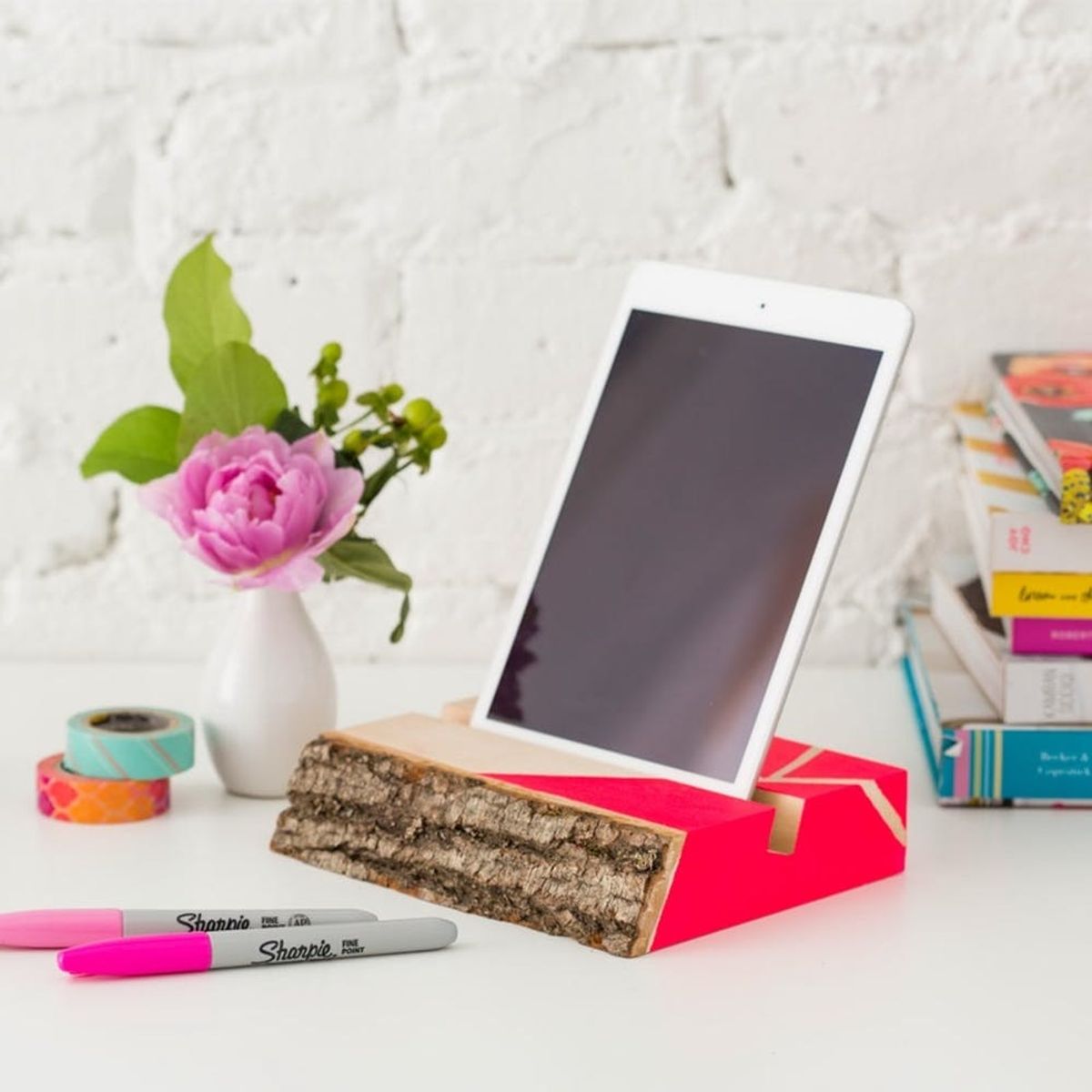 13 Must-Have Items to Declutter Your Desk