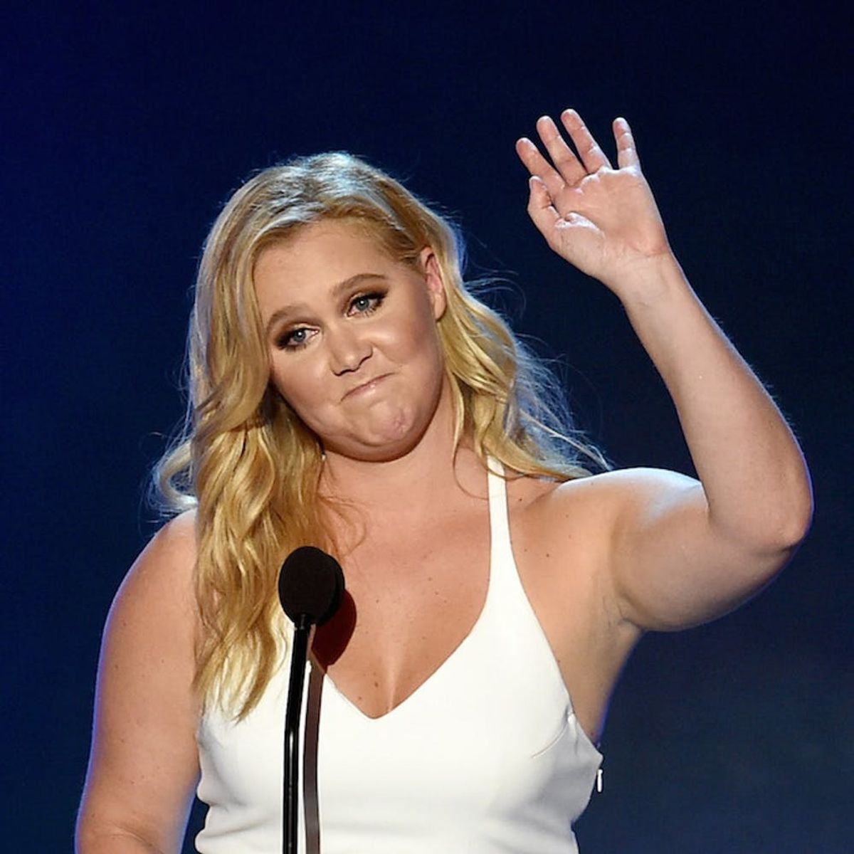 Amy Schumer’s Baby Bump Photo Is Predictably Hilarious