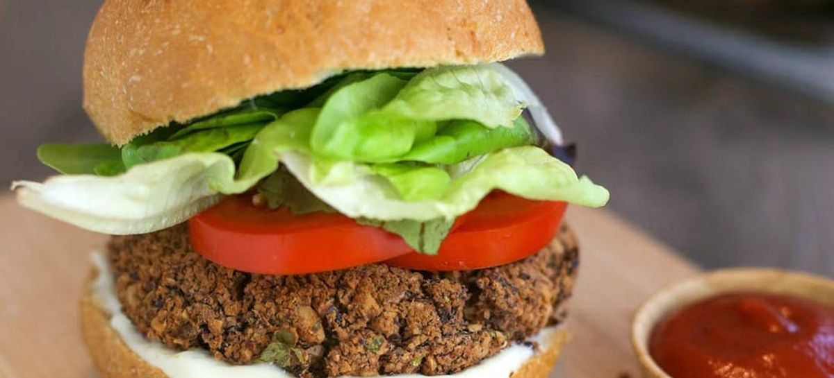 How to Make Veggie Burgers for Your Super Bowl Party - Brit + Co