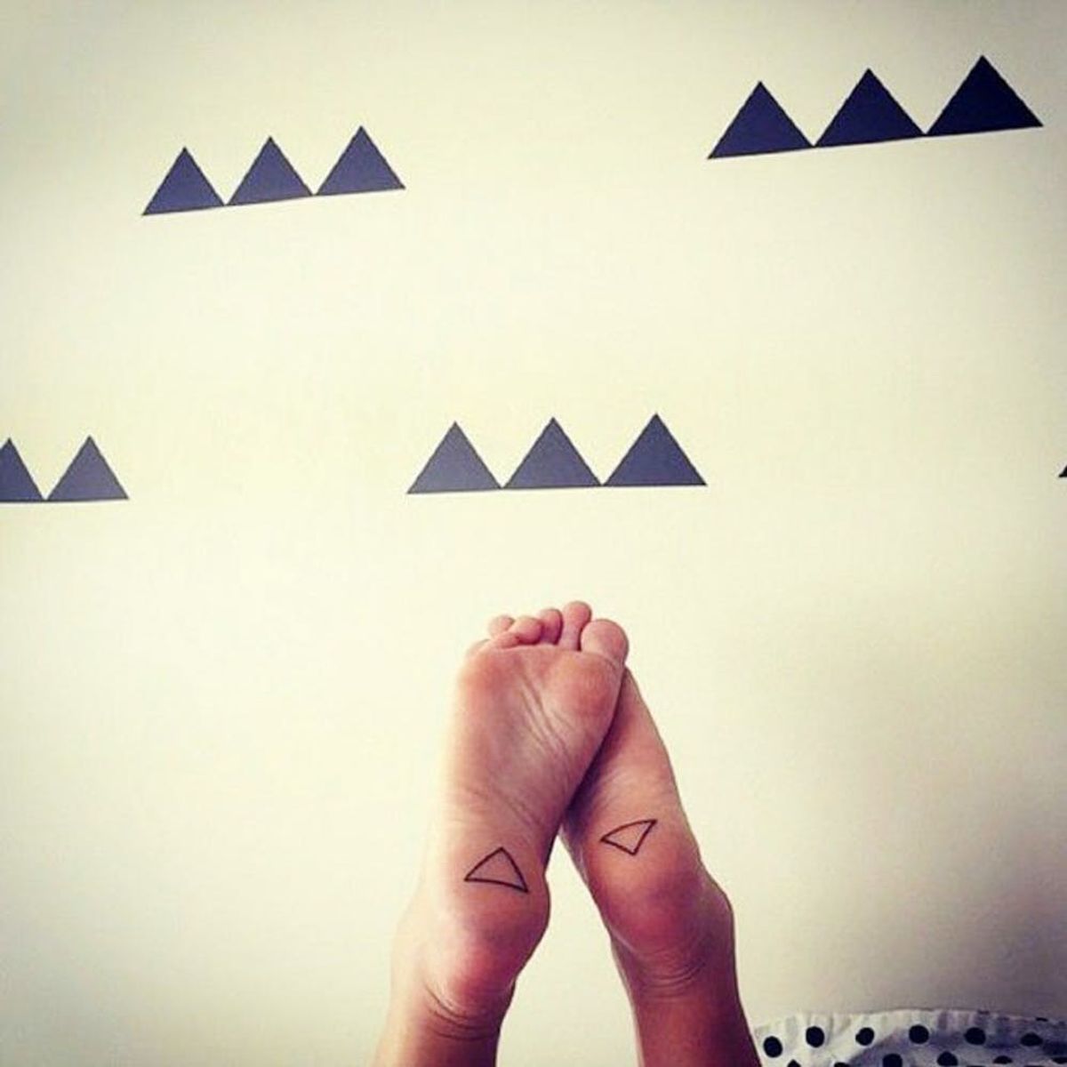 16 Tiny Foot Tattoos You’ll Be Obsessing Over
