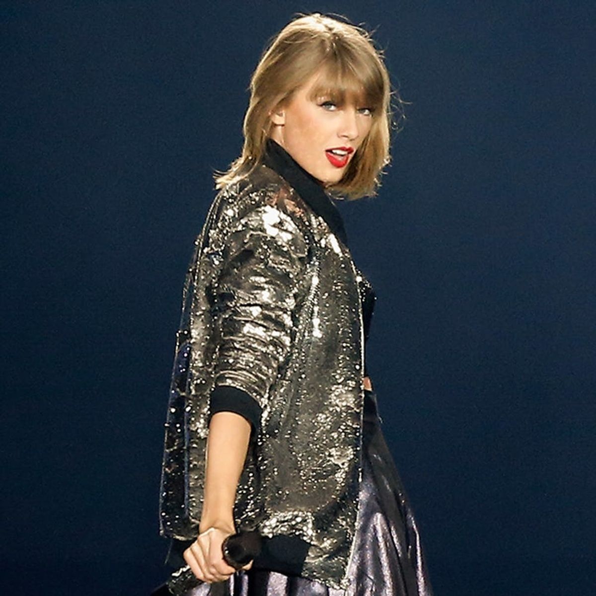 Taylor Swift Proves She’s a Pro at This Holiday Tradition
