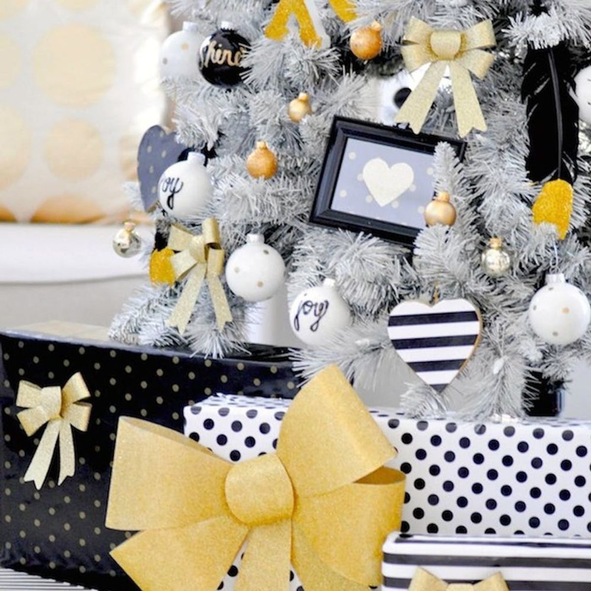 18 Black + White Holiday Decorations That’ll Make You Forget About Red + Green