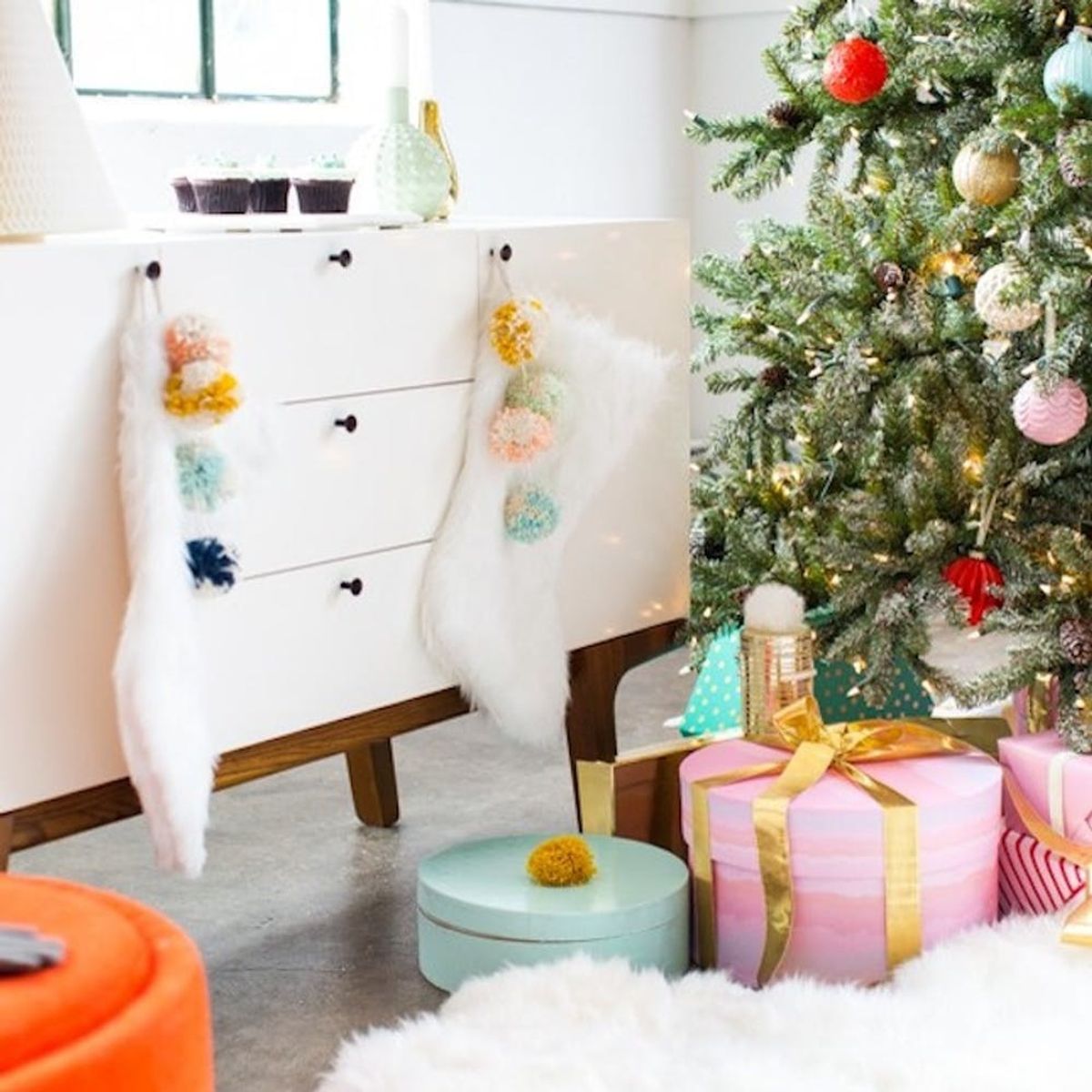 15 Reasons Pom Pom Holiday Decor Is Totally Worth Obsessing Over