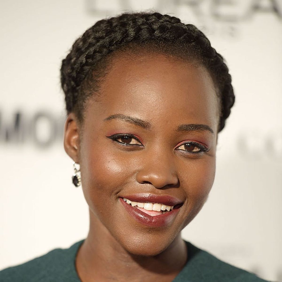 Lupita Nyong’o Wore the Perfect NYE Outfit + Makeup to the Star Wars Premiere