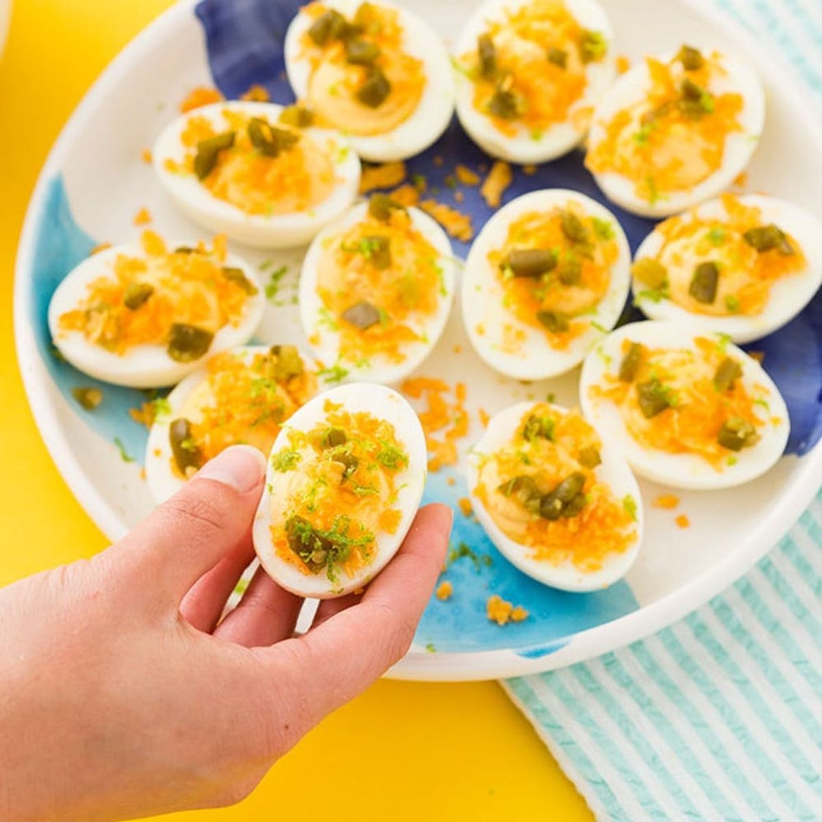 This Smart Kitchen Gadget Peels a Boiled Egg Without the Mess