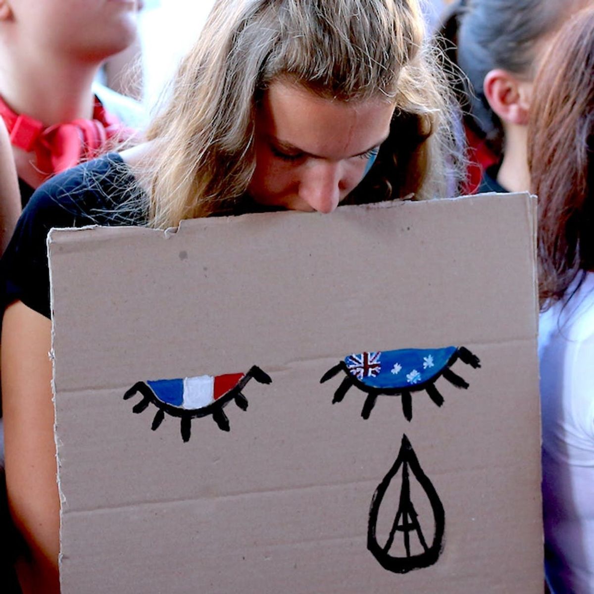 14 Photos of Tributes to the Victims of Paris That Will Give You Hope