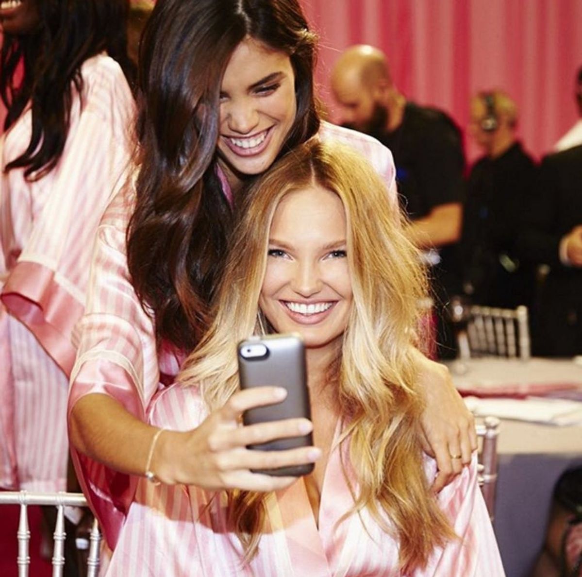 8 Simple Beauty Hacks Straight from the Victoria’s Secret Angels