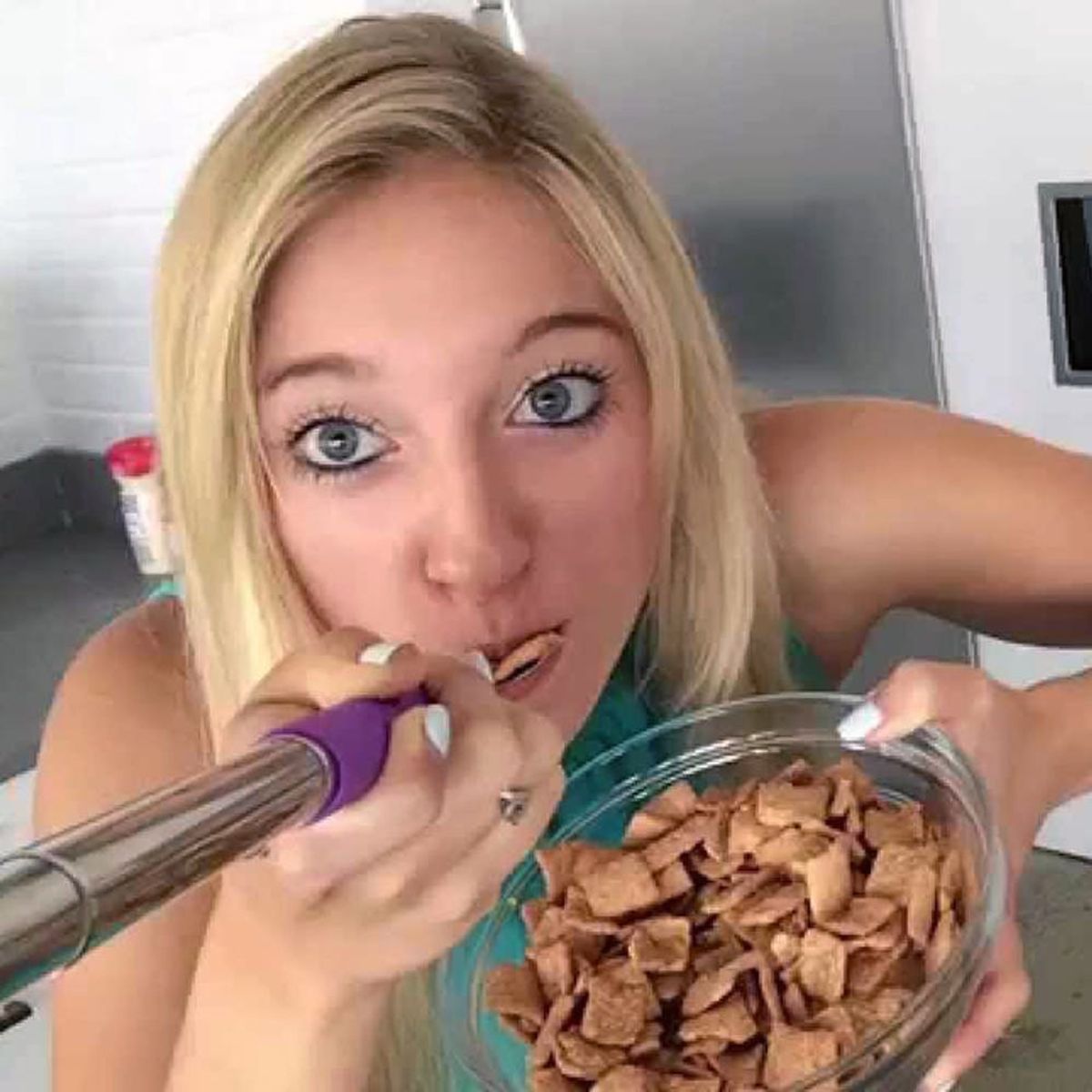 WTF: This SPOON Is Your New Weird Selfie Gadget