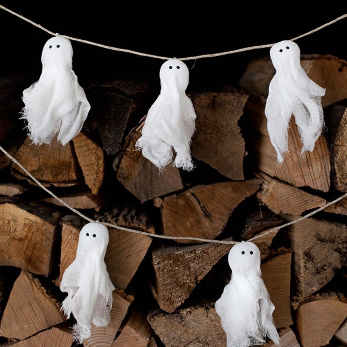 12 DIY Garlands to Hang Up for Halloween