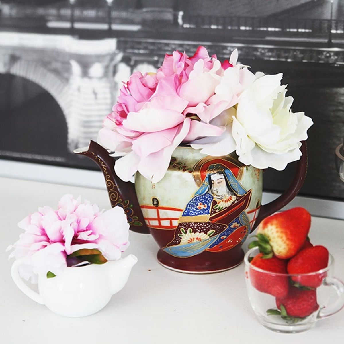 How to Arrange Flowers in a Teapot