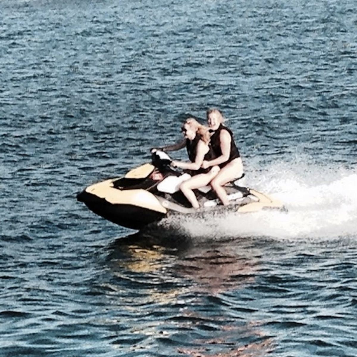Amy Schumer + JLaw Are on Vacay Together and the Pics Are Epic
