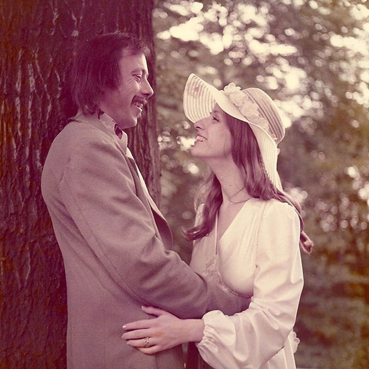 40 Years Later, This Couple Recreated Their Adorable Wedding Photos