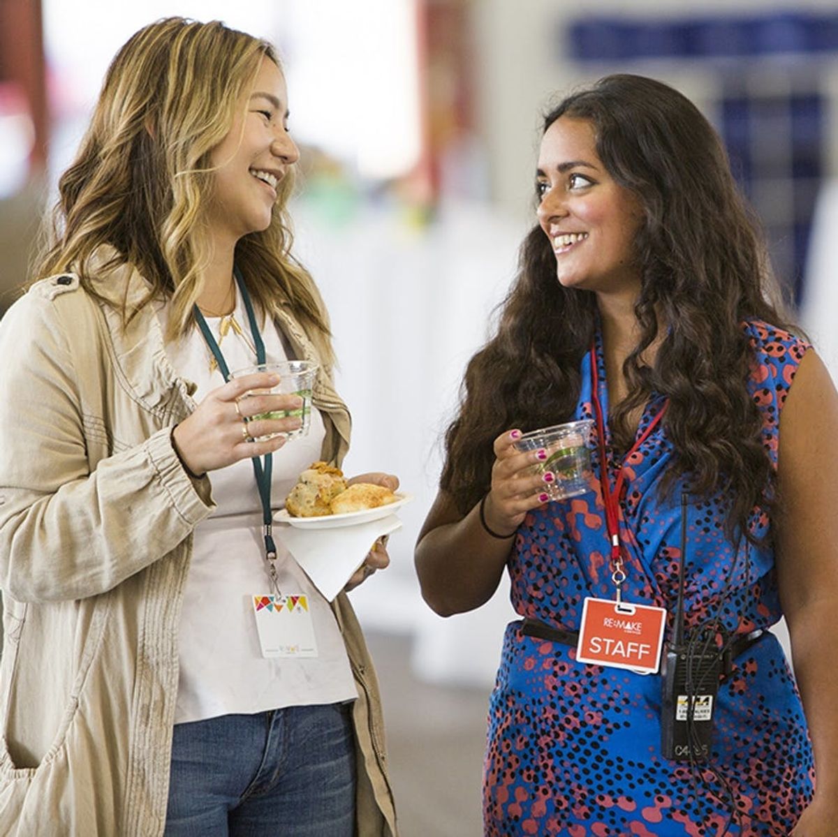 21 Non-Awkward Ways to Start a Networking Conversation With Anyone