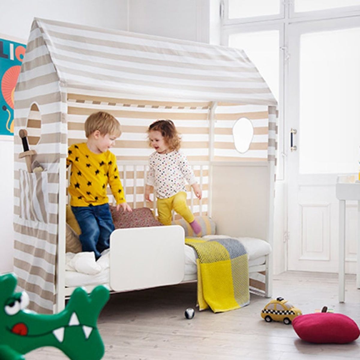 This Cool Crib Is like a Dollhouse