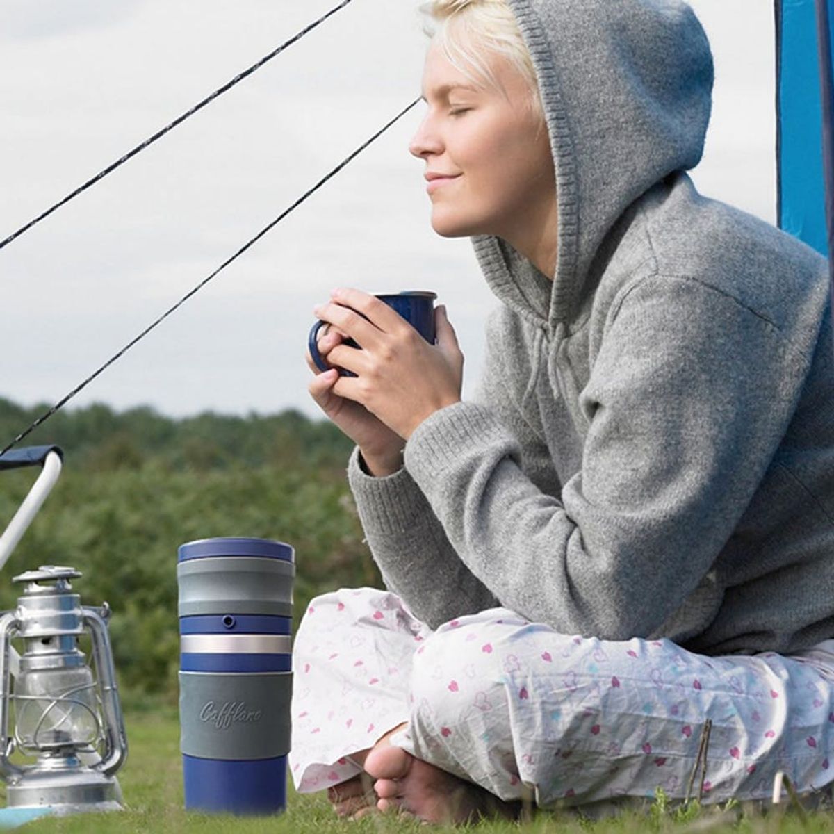 This Tumbler Grinds and Brews Your Coffee On The Go