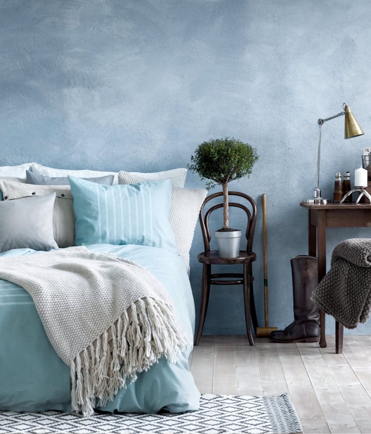 16 Ways to Decorate Your Bedroom on Budget