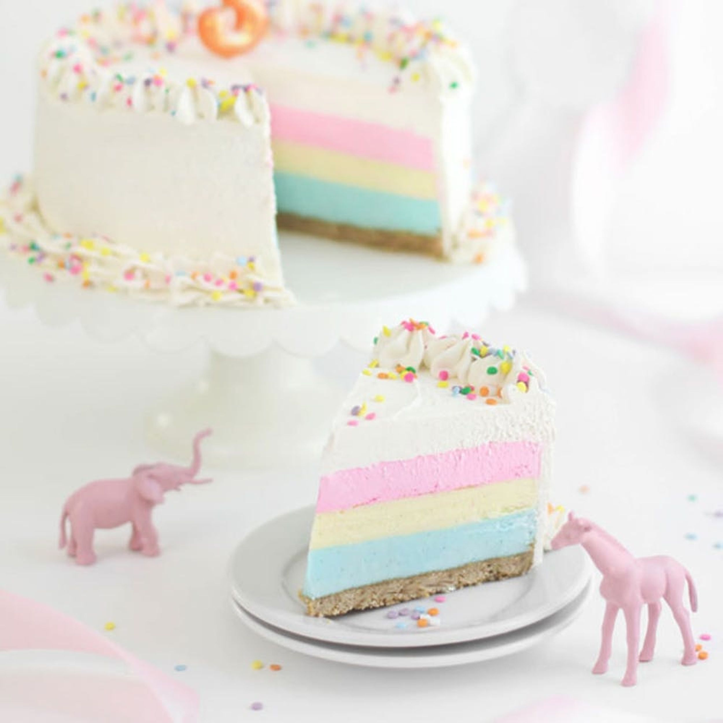 14 Pastel Cakes for Early Spring Soirées
