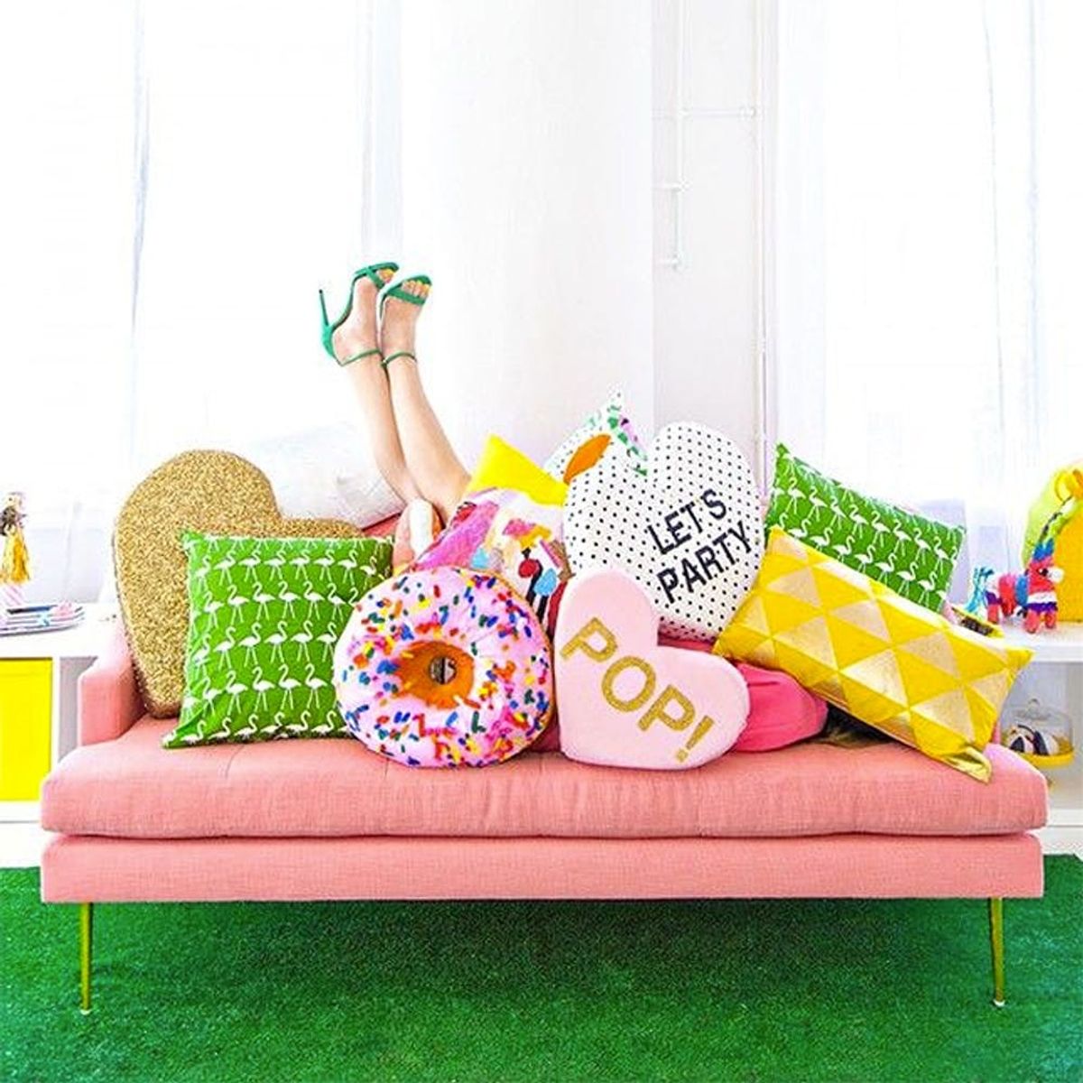 7 Bold Ways to Style Your Colorful Couch