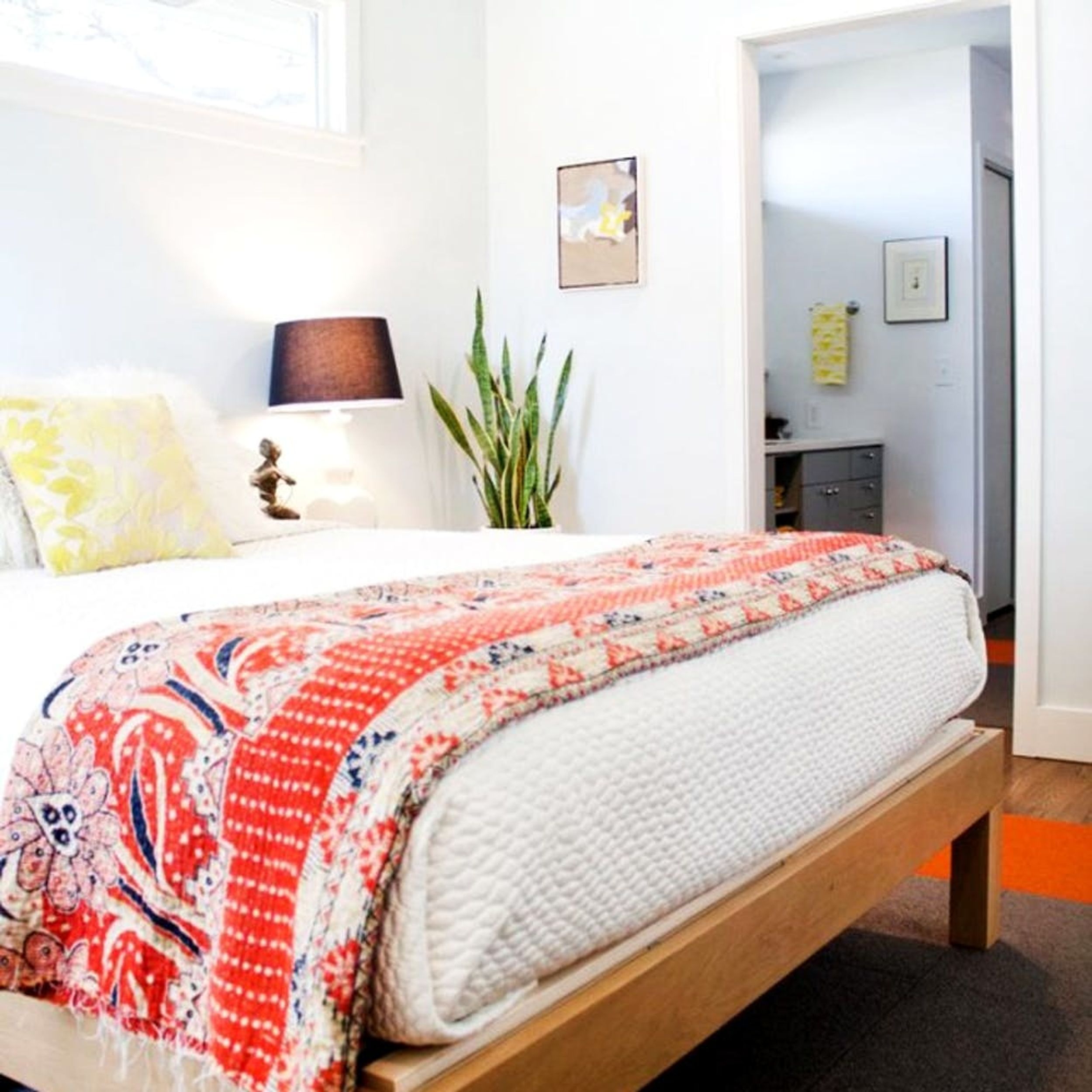 10 Last-Minute Tips for Prepping Your Guest Room