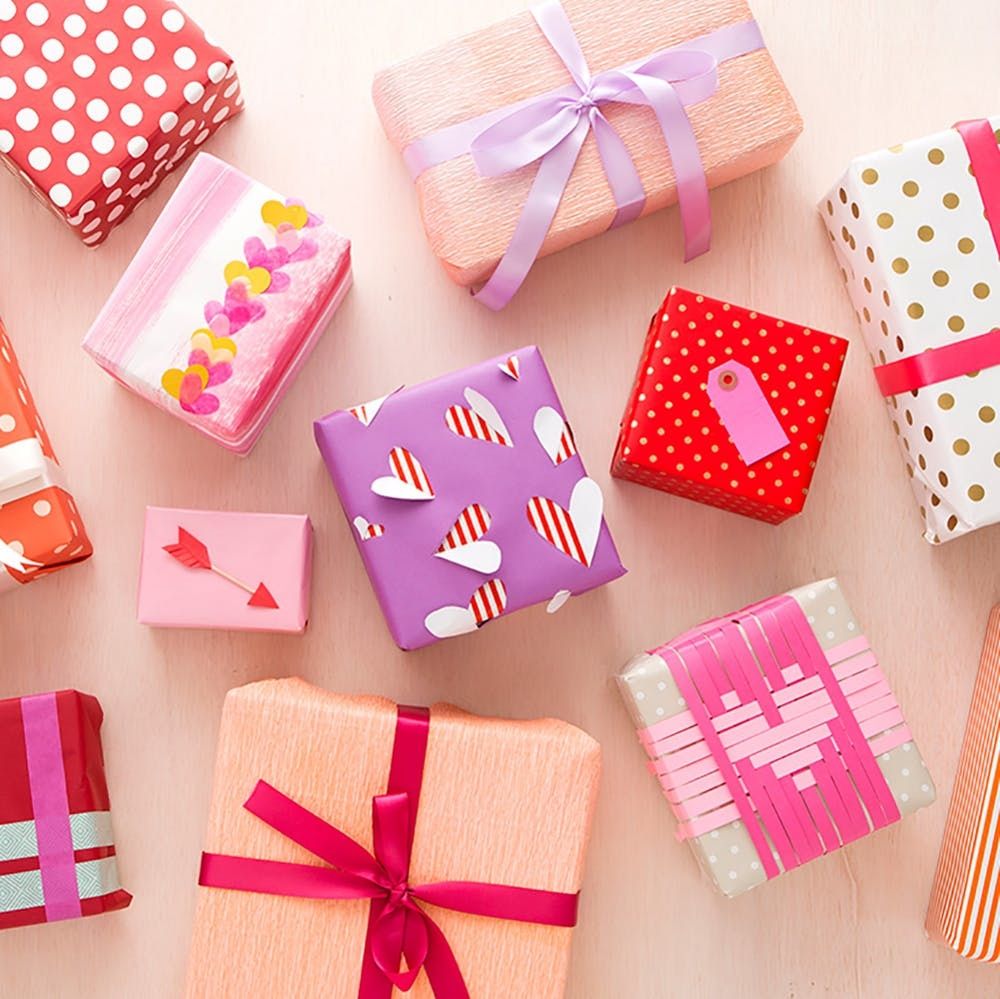 The BEST DIY Gift Toppers – Pretty and Easy Handmade Gift Wrapping