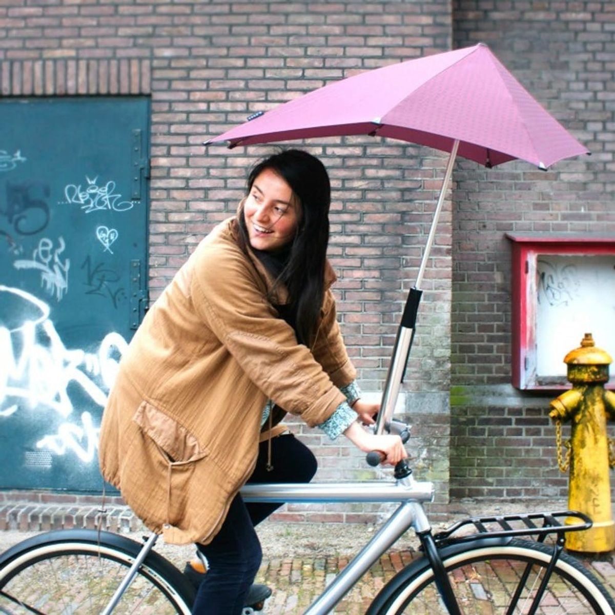 Bikers, There’s Now an Umbrella for Your Bike