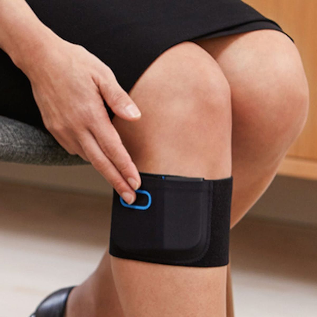 This Wearable Relieves Chronic Pain Without Drugs
