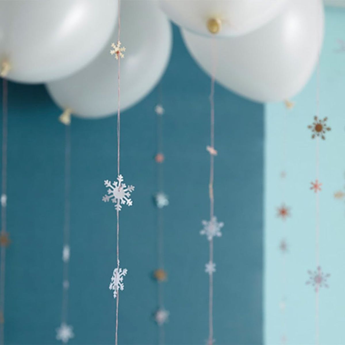 How to Throw the Hottest “Frozen”-Themed Party of the Year