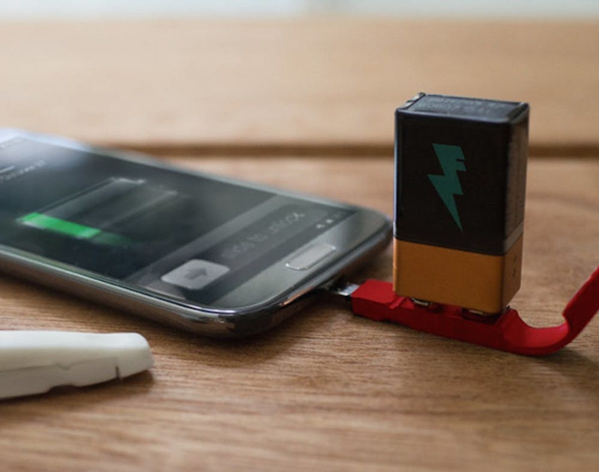 This Phone Charger Lets You Use 9-Volts as Your Ultimate Backup