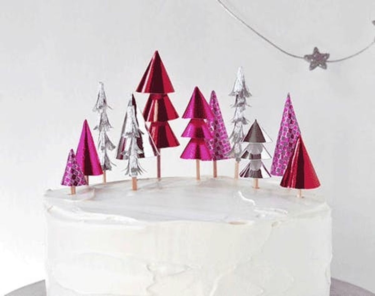 19 of the Most Creative DIY Holiday Cake Toppers