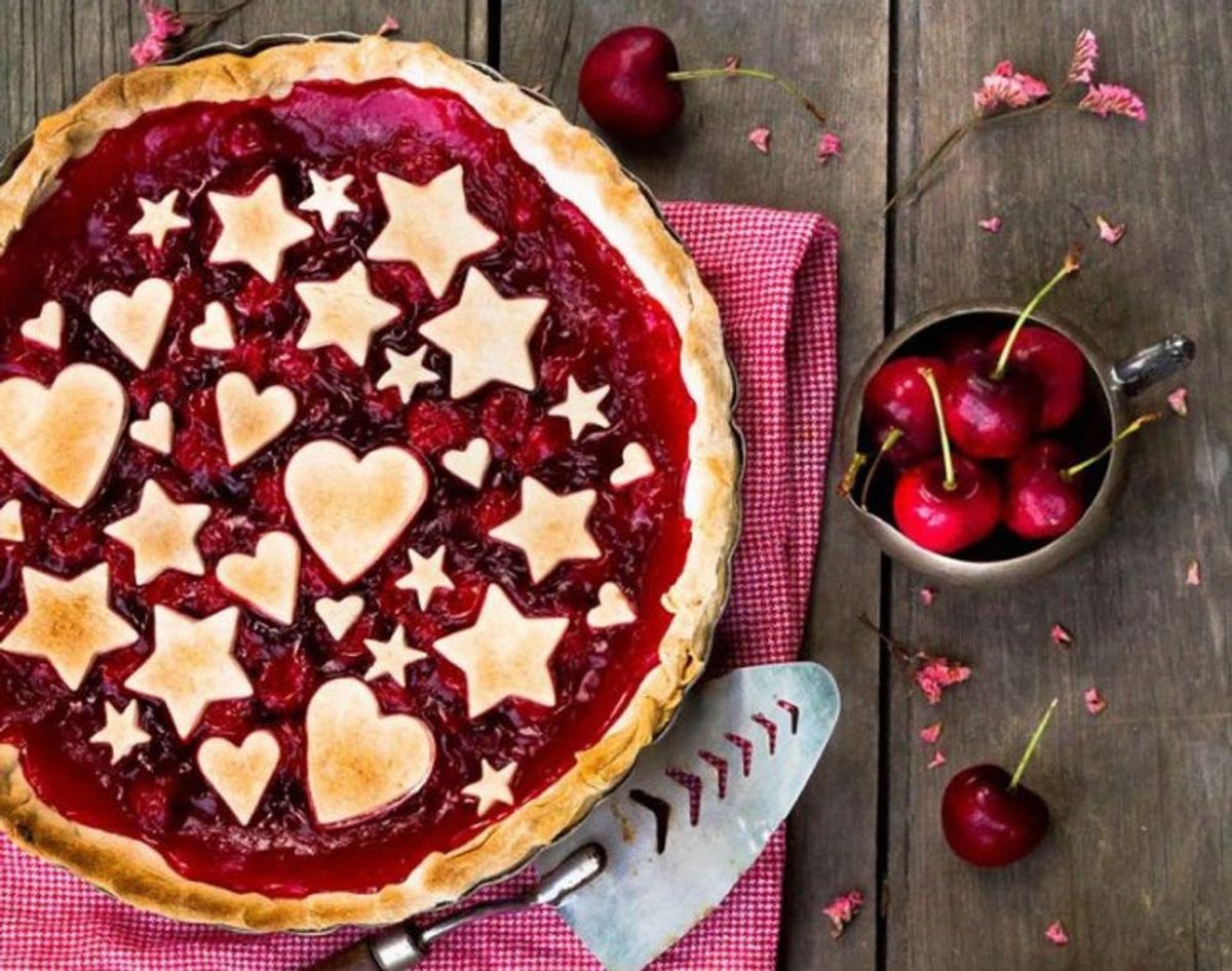 18 of the Prettiest Holiday Pie Crusts You Ever Did See