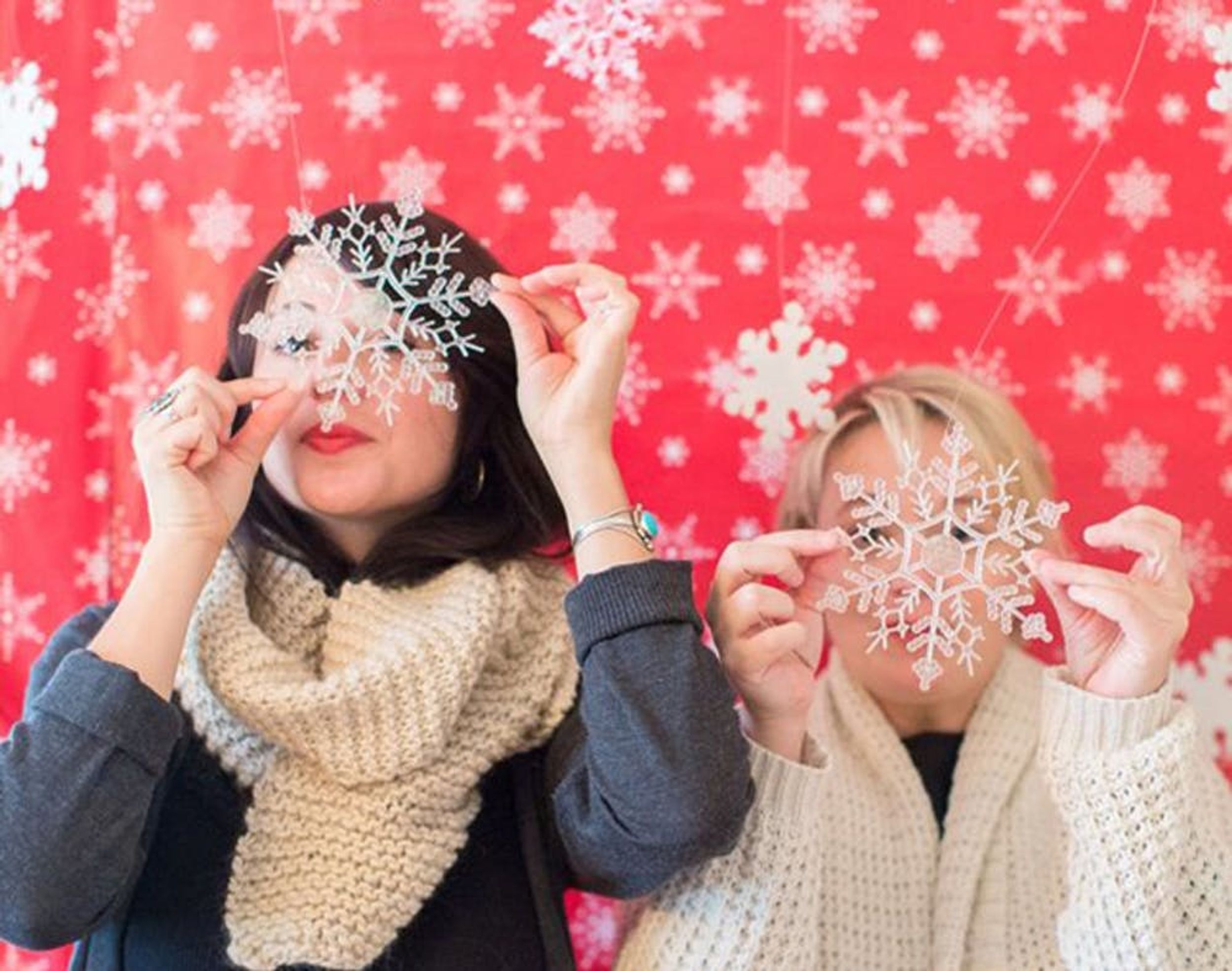 ‘Tis the Season to Smile: 15 Holiday Photo Booth Ideas