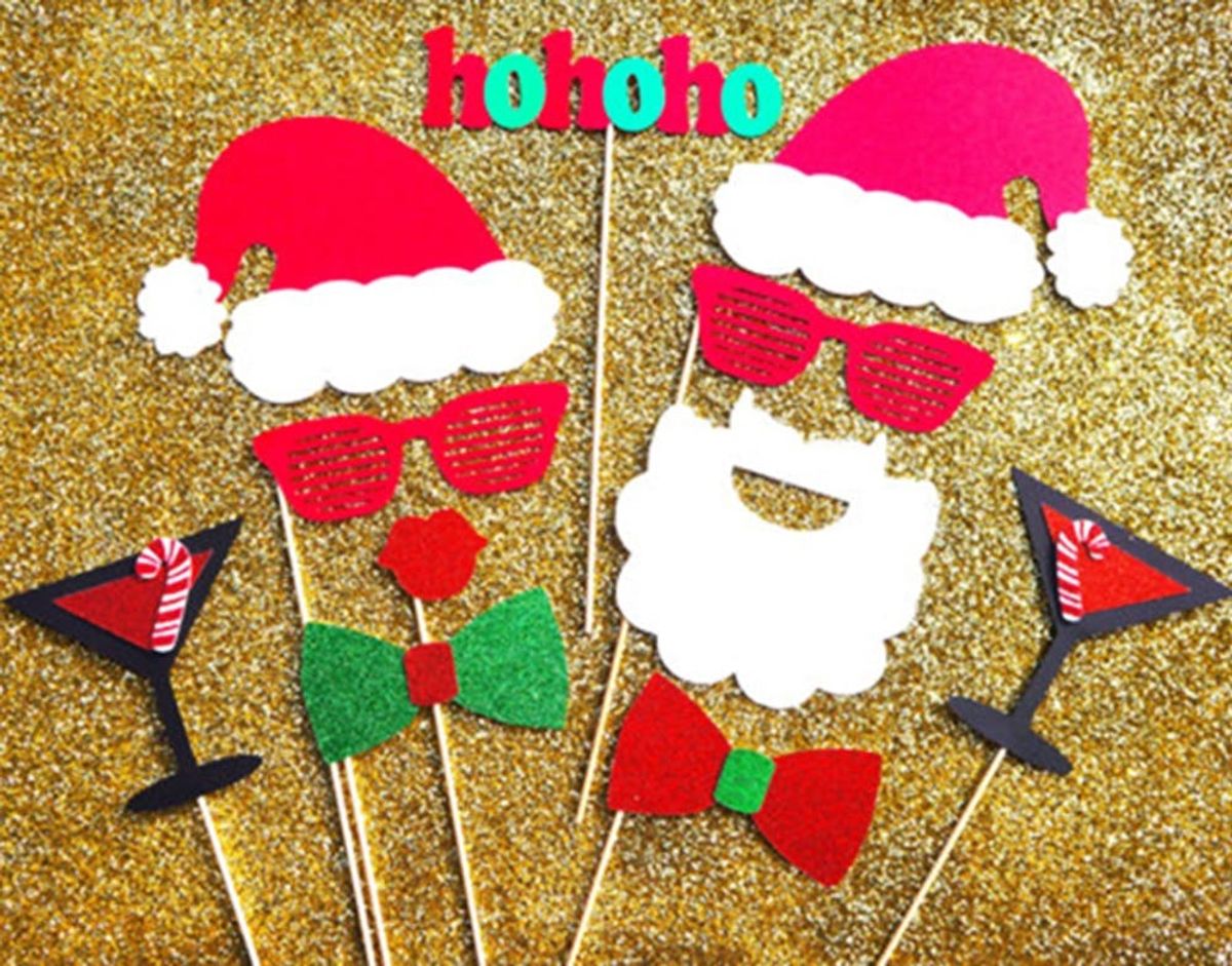 18 Festive Props for Your Holiday Photo Booth
