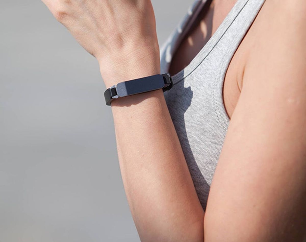 This Bracelet Corrects Your Posture