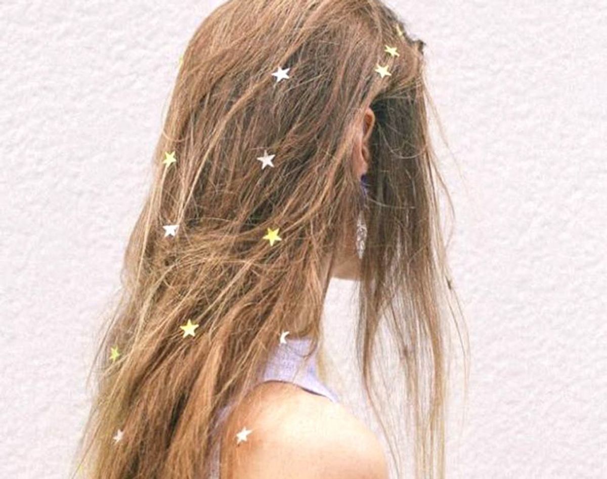 10 Grown Up Ways to Wear Glitter in Your Hair This Holiday Season