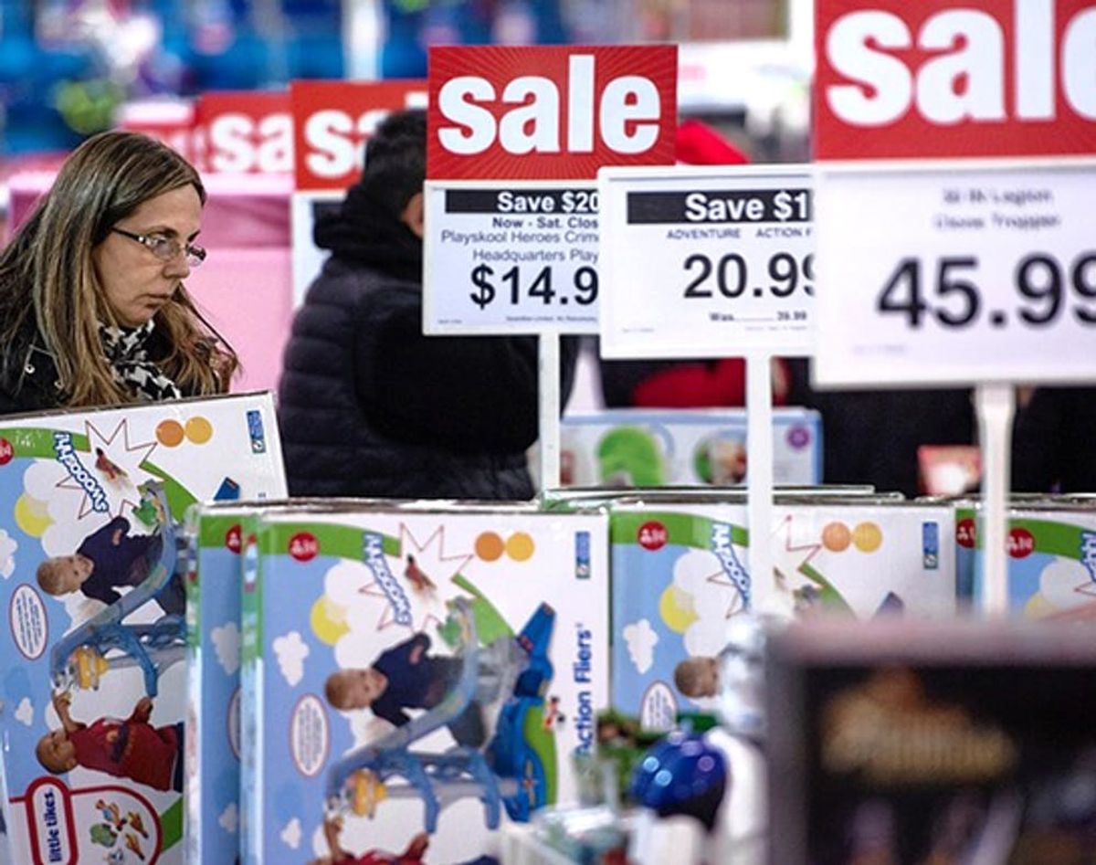 This Christmas Sale Tracker Tells You When to Shop This Season