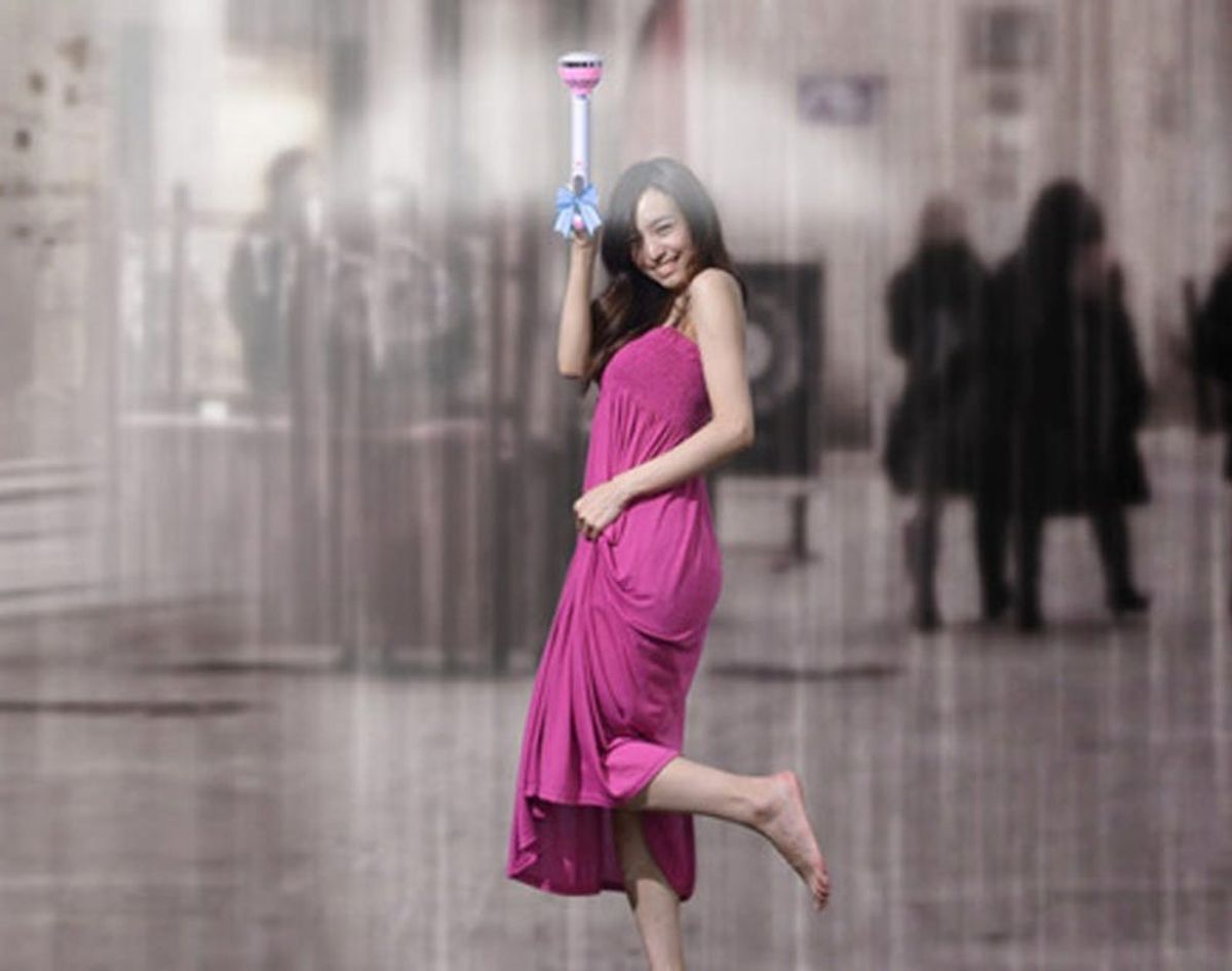 You’ll Never Believe How This Invisible Umbrella Keeps Rain Away