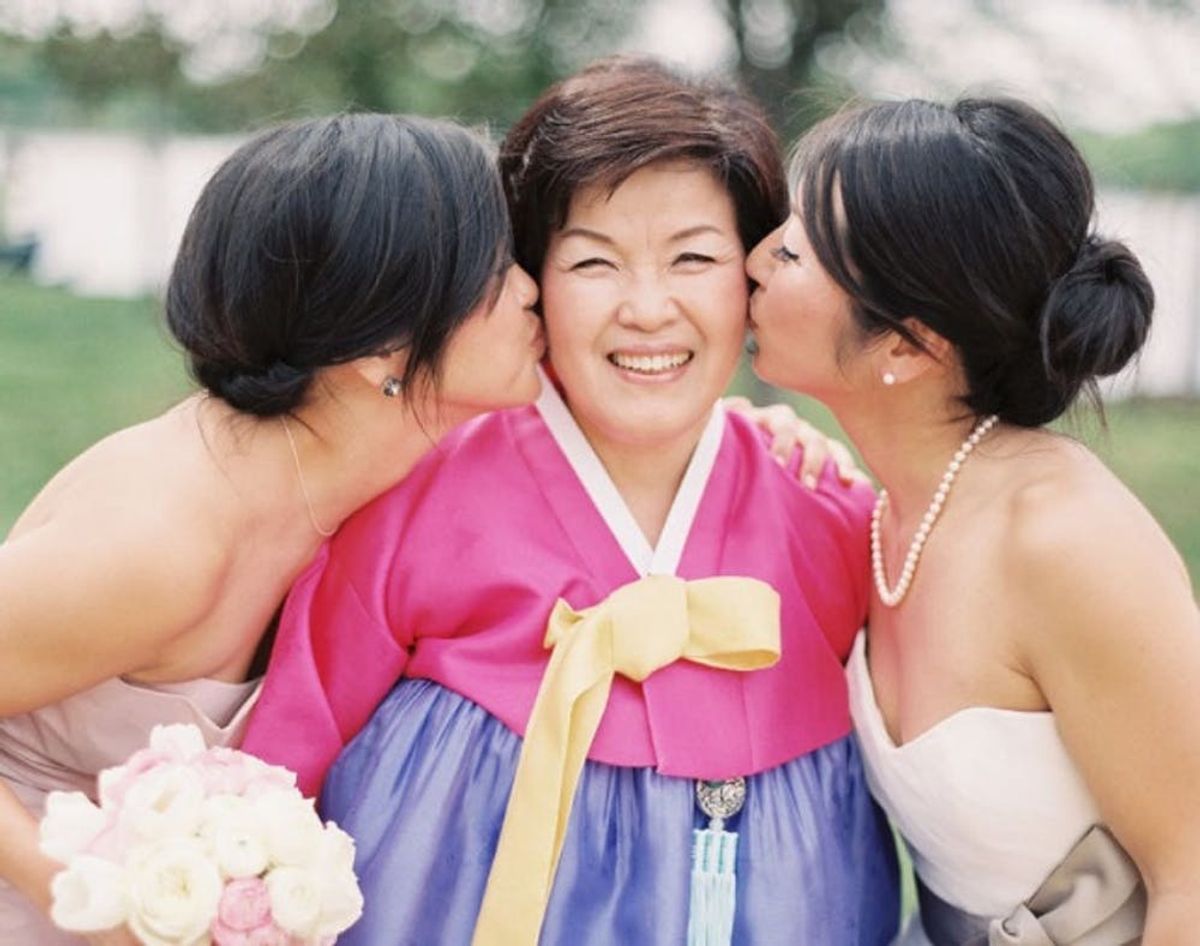 15 Ways to Make Mom Feel Special on Your Wedding Day