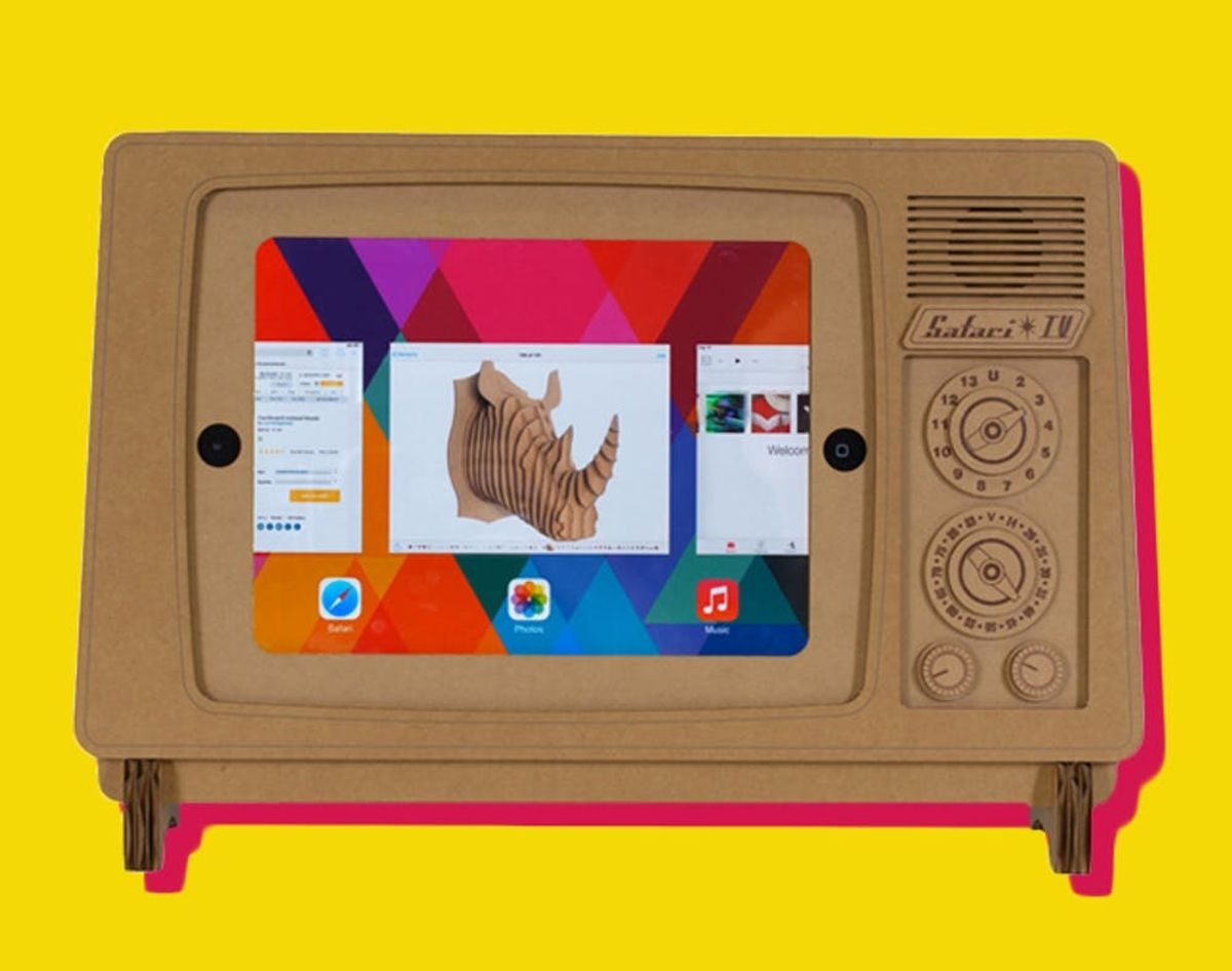 How to Turn Your iPad Into a Retro TV With Cardboard