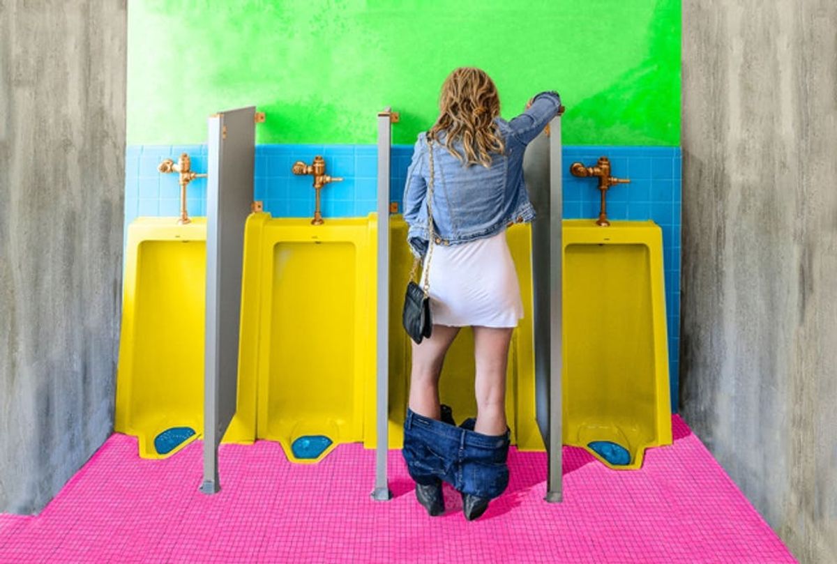 OMG: Ladies, We Can Pee Standing Up With This Device