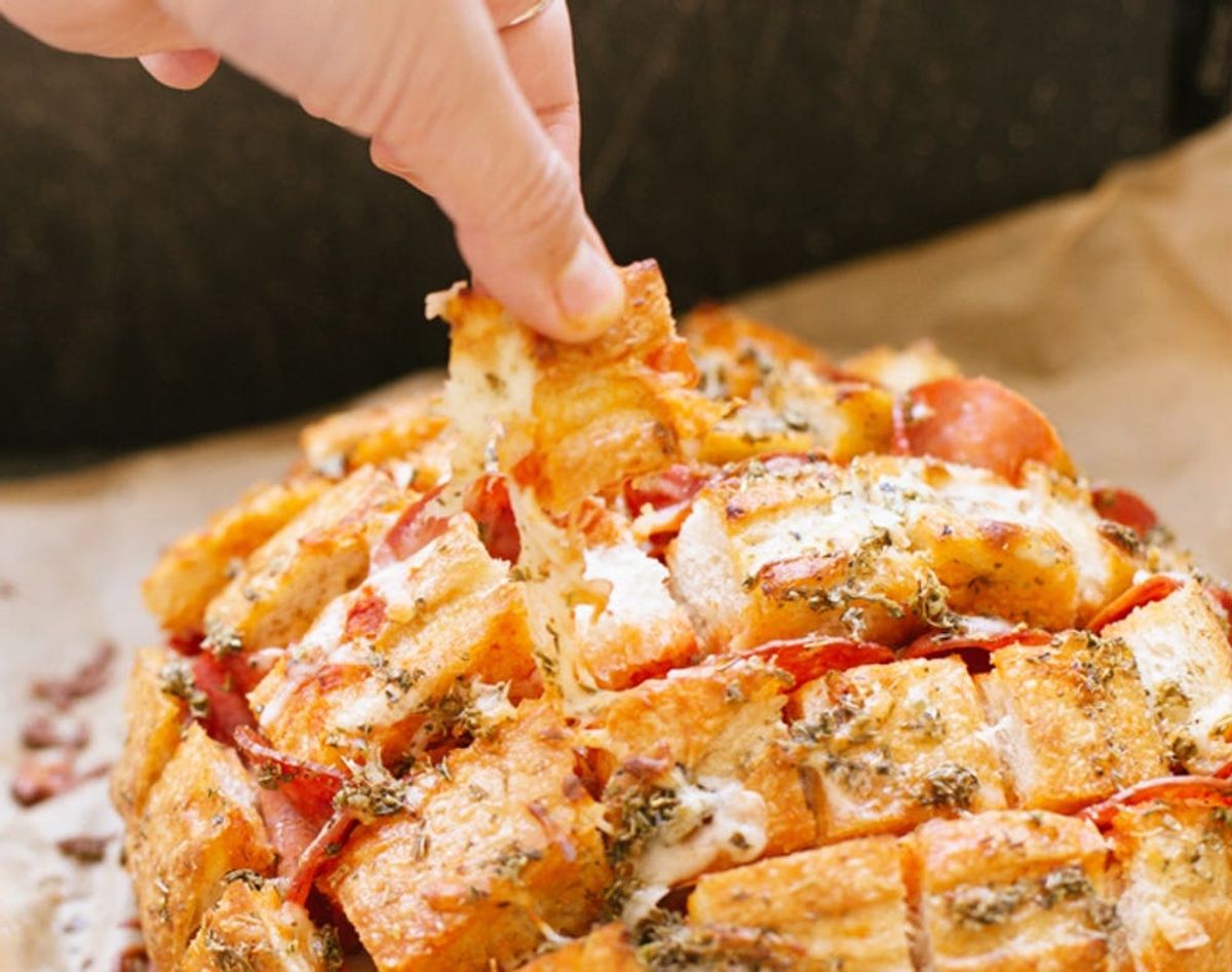 How to Make Easy, Cheesy Pizza Pull-Apart Bread