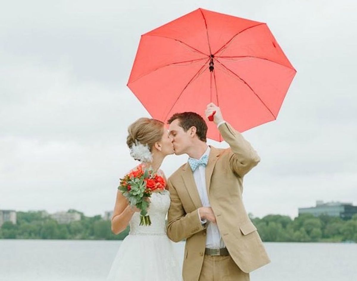17 Rainy Day Wedding Photos You’ll Love