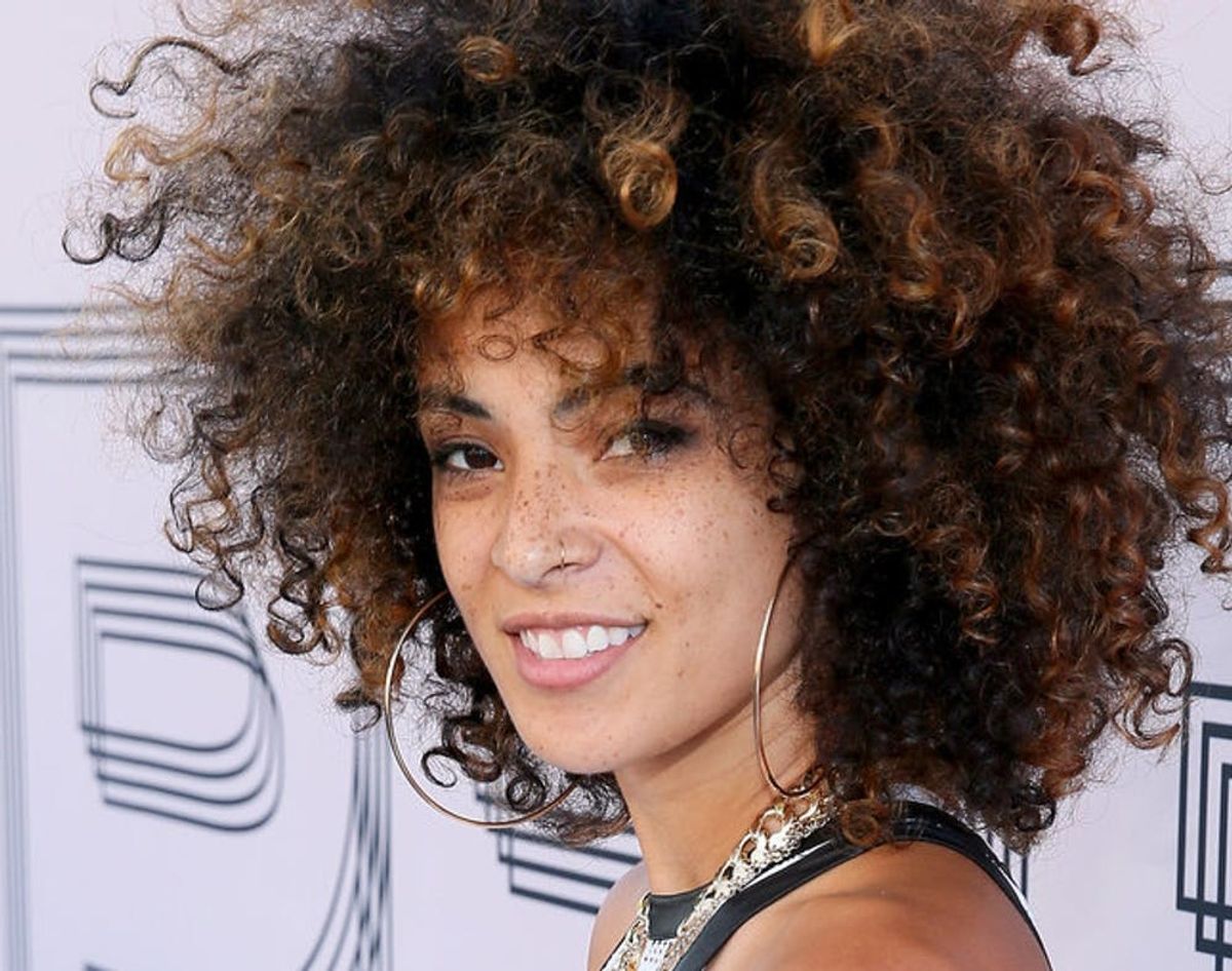 19 Celebrities Who Rock Natural Hair