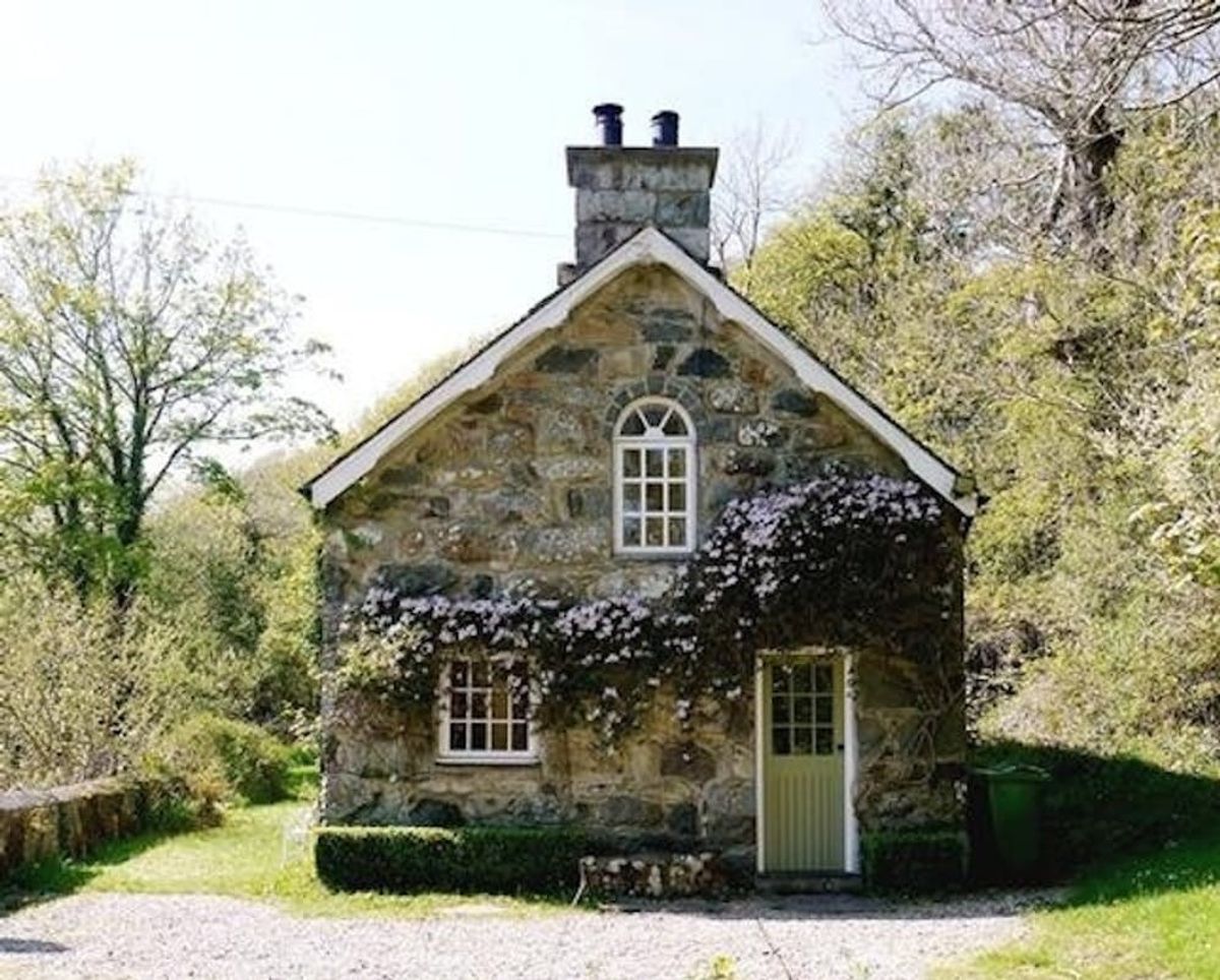 22 Cozy Cottages You’ll Want to Escape to This Weekend