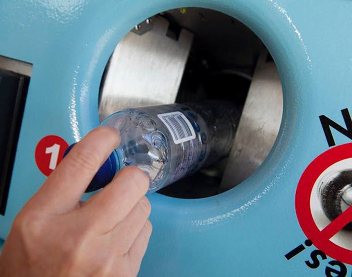 This Vending Machine Gives You Free Stuff to Recycle
