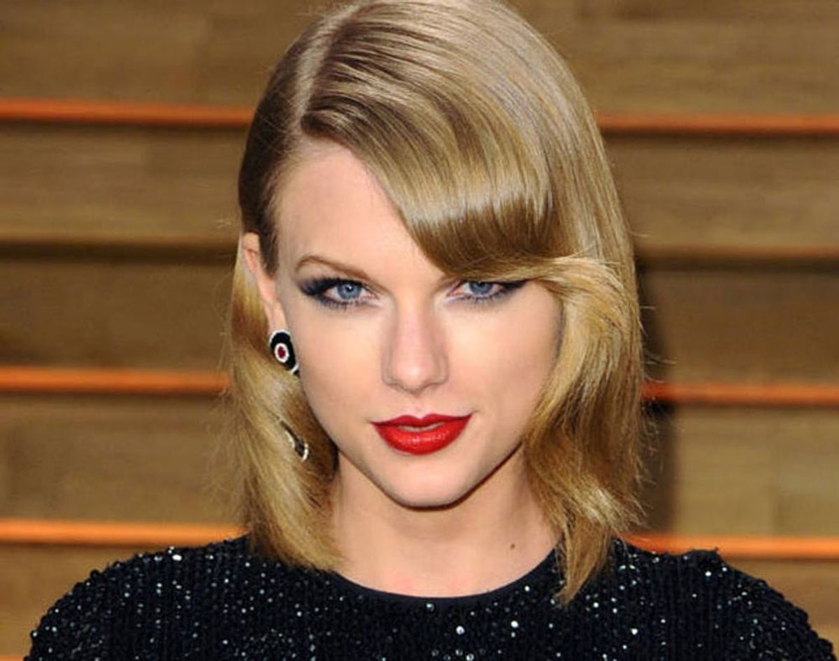 22 of Taylor Swift’s Best Curly, Straight + Short Hairstyles