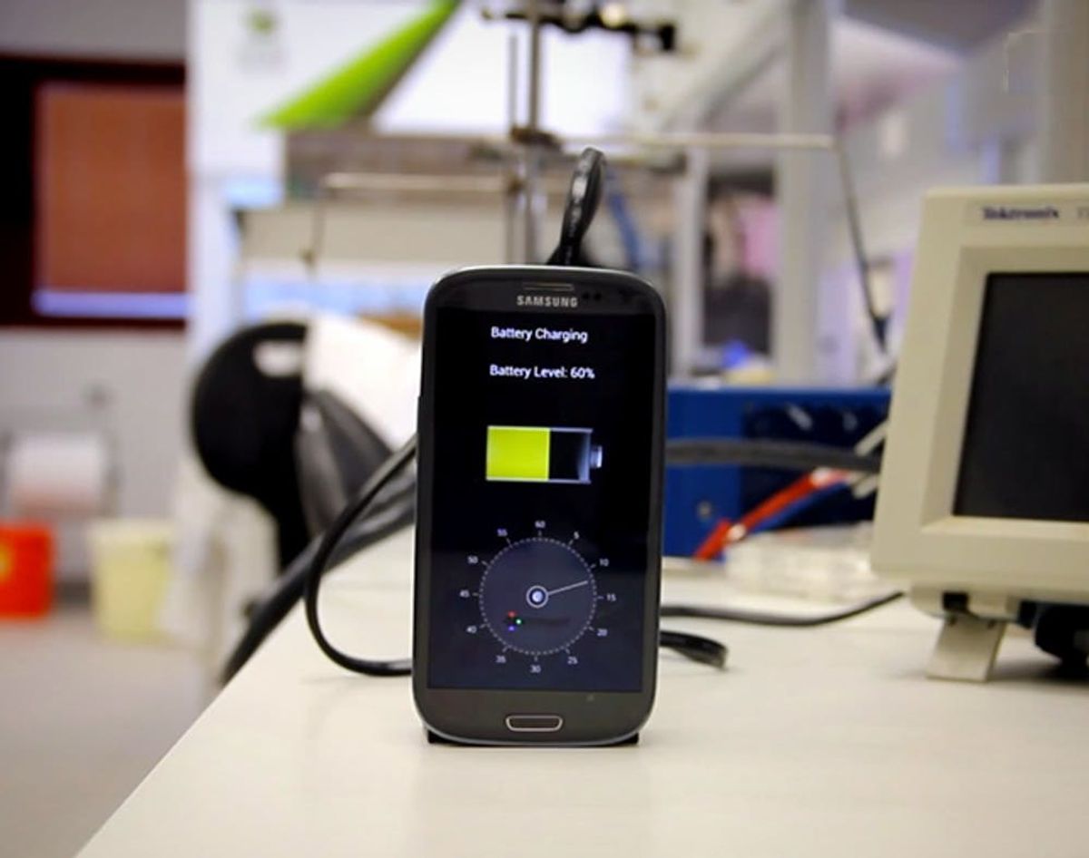 Watch This Charger Juice Up a Smartphone in 30 Seconds