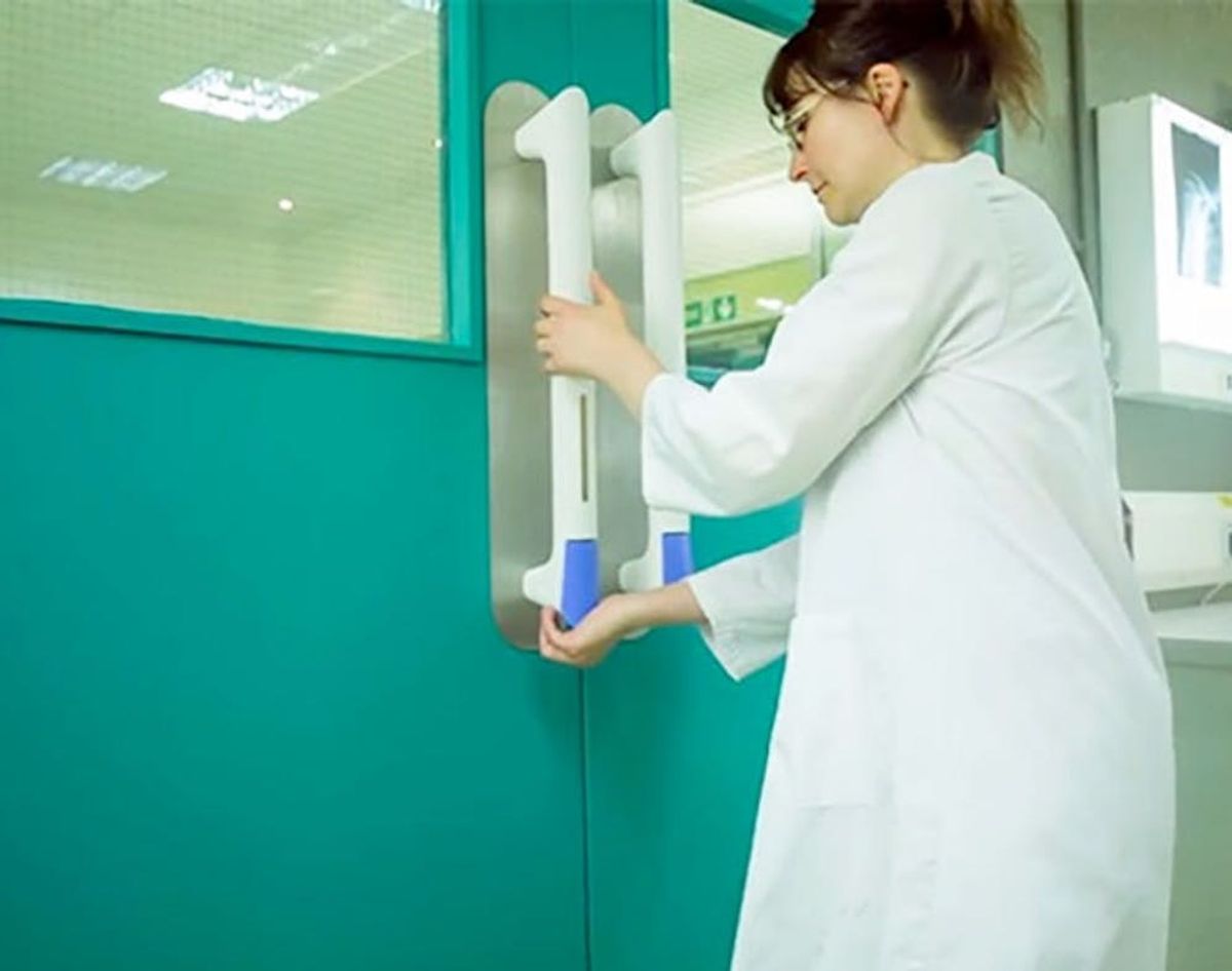This Smart Door Handle Dispenses Sanitizer When It’s Pulled
